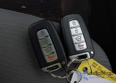 2015 Hyundai Sonata Hybrid z USA, uszkodzony, nr VIN KMHEC4A44FA138029